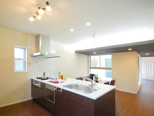 Model house photo. Our example of construction (kitchen)