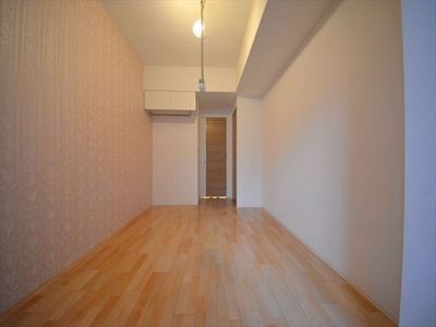 Living and room. Western-style 7 Pledge