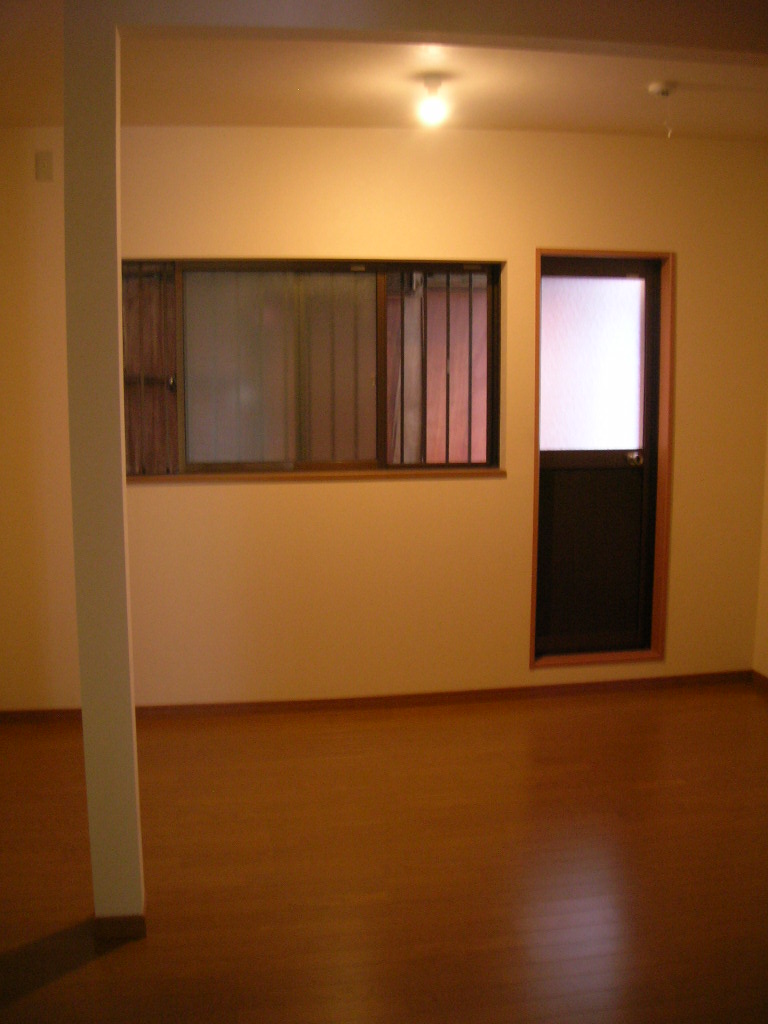 Living and room. Western-style 9.0 Pledge