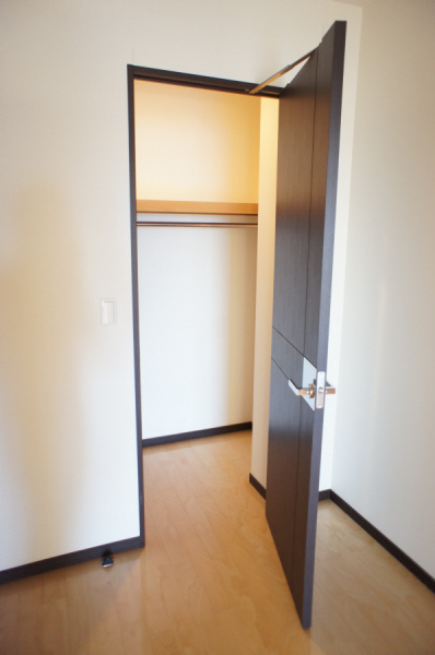 Receipt. Walk-in closet