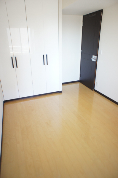 Living and room. Western-style 6 Pledge