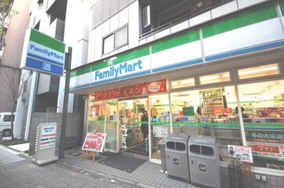 Convenience store. 100m to a convenience store (convenience store)