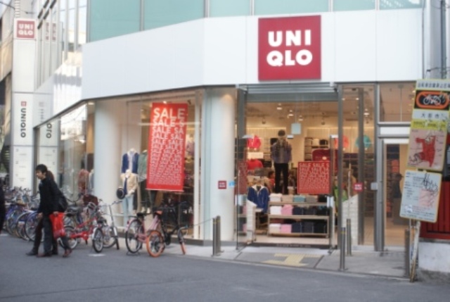 Shopping centre. Uniqlo Keihan City Mall store until the (shopping center) 392m