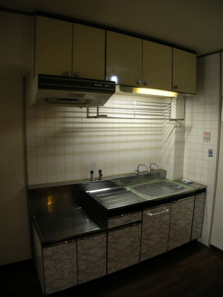 Kitchen. 402
