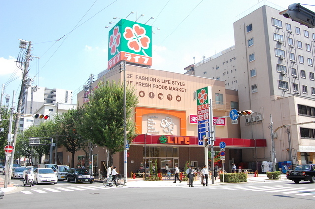 Supermarket. 250m to the Super Life (Super)