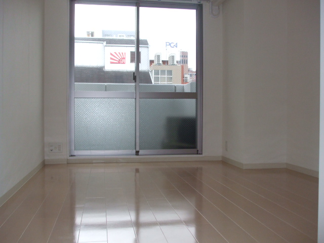 Living and room. Air conditioning ・ illumination