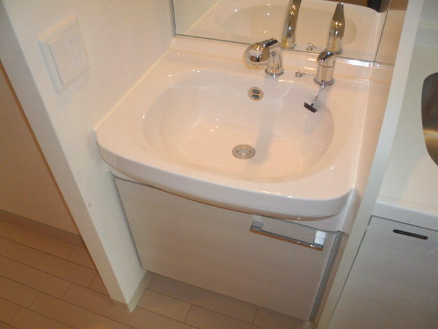 Other Equipment. Shampoo dresser