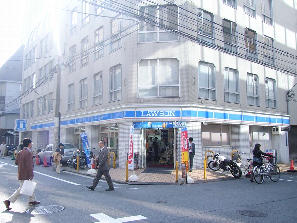 Convenience store. 500m to Lawson (convenience store)