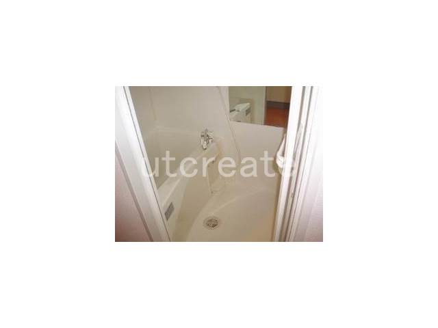 Bath. ■ With loft ■
