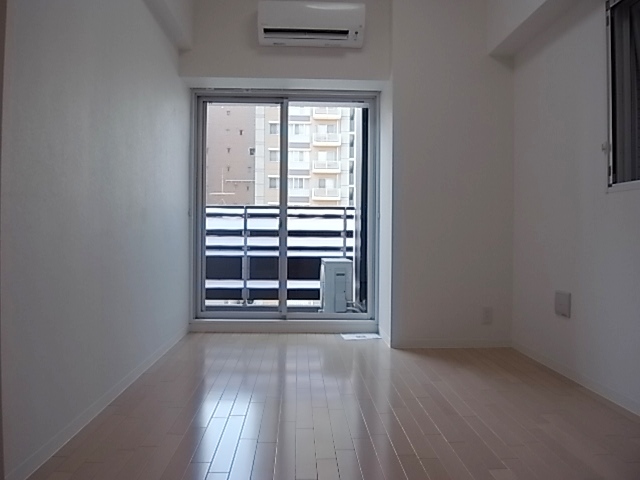 Living and room. Pitattohausu Nishinagahori shop TEL0120-47-4625
