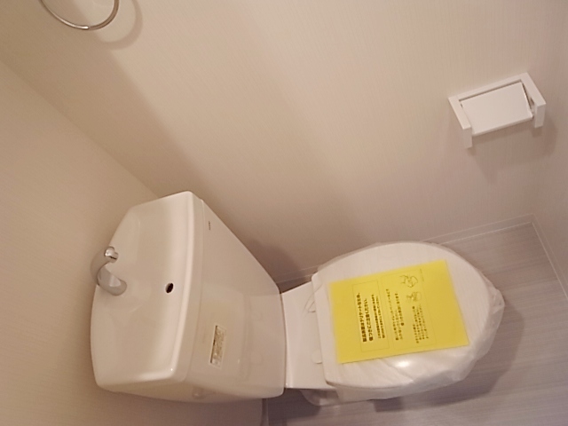 Toilet. Pitattohausu Nishinagahori shop TEL0120-47-4625