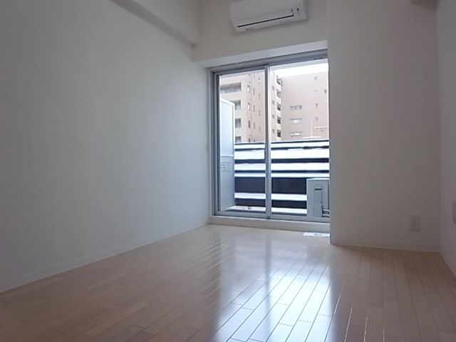 Living and room. Pitattohausu Nishinagahori shop TEL0120-47-4625