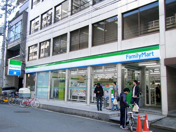 Convenience store. Family Mart (convenience store) to 200m