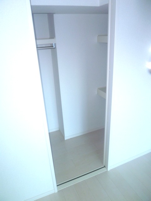 Receipt. Walk-in closet