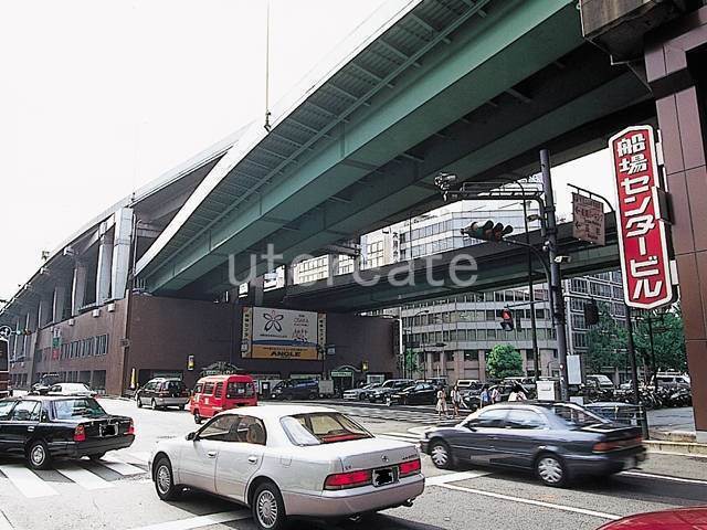 Shopping centre. Senba 403m to Centreville (shopping center)