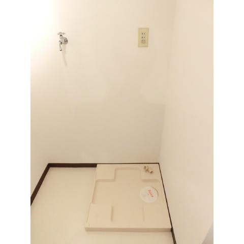 Washroom. Washing pan