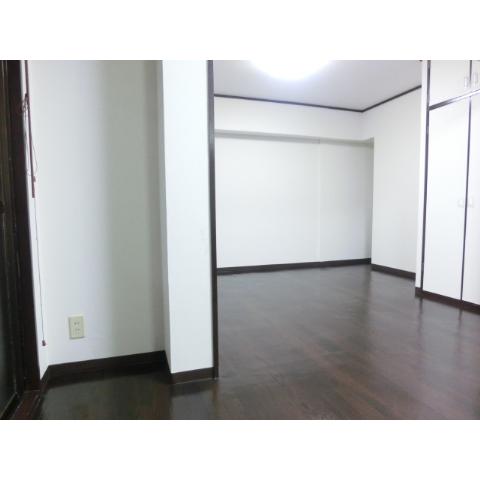 Living and room. Bathroom 10.0