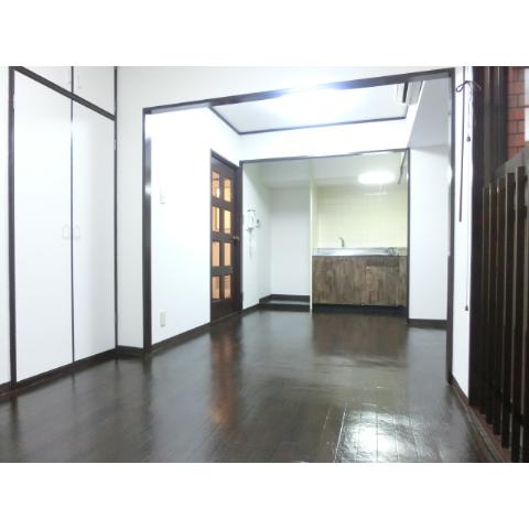 Living and room. Western-style 10.0