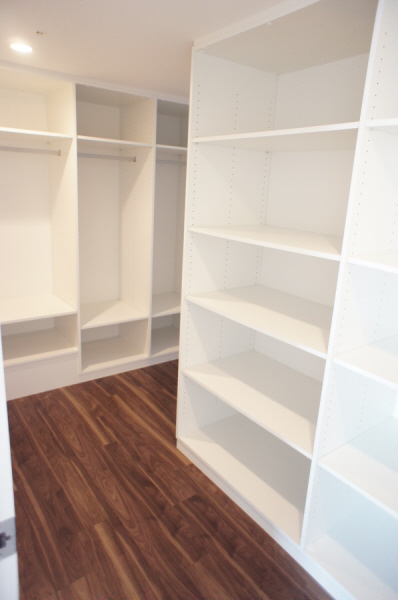 Receipt. Walk-through closet