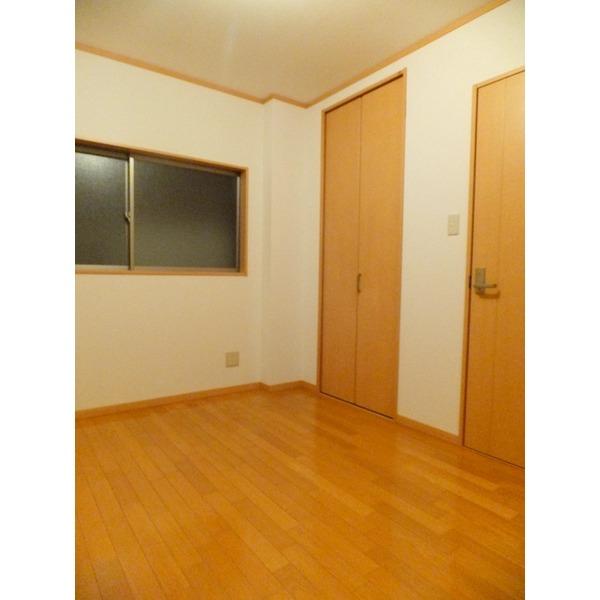 Non-living room. Each room flooring Western-style