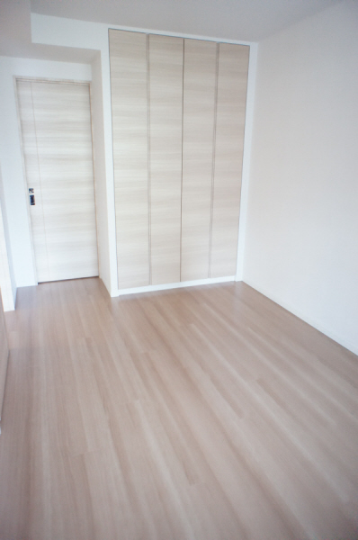 Living and room. Western-style 7.0 Pledge