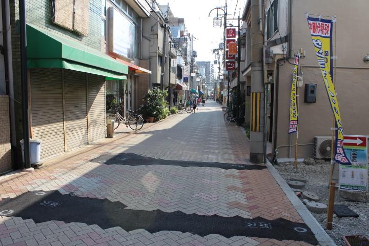 Local photos, including front road. 8 o'clock ~ Until 22, Pedestrian road Unauthorized car is not impassable