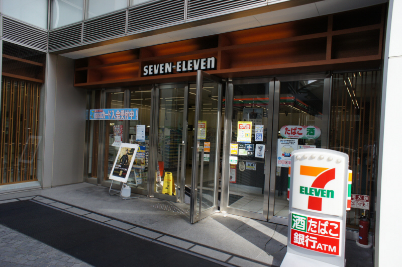 Convenience store. 150m to Seven-Eleven (convenience store)