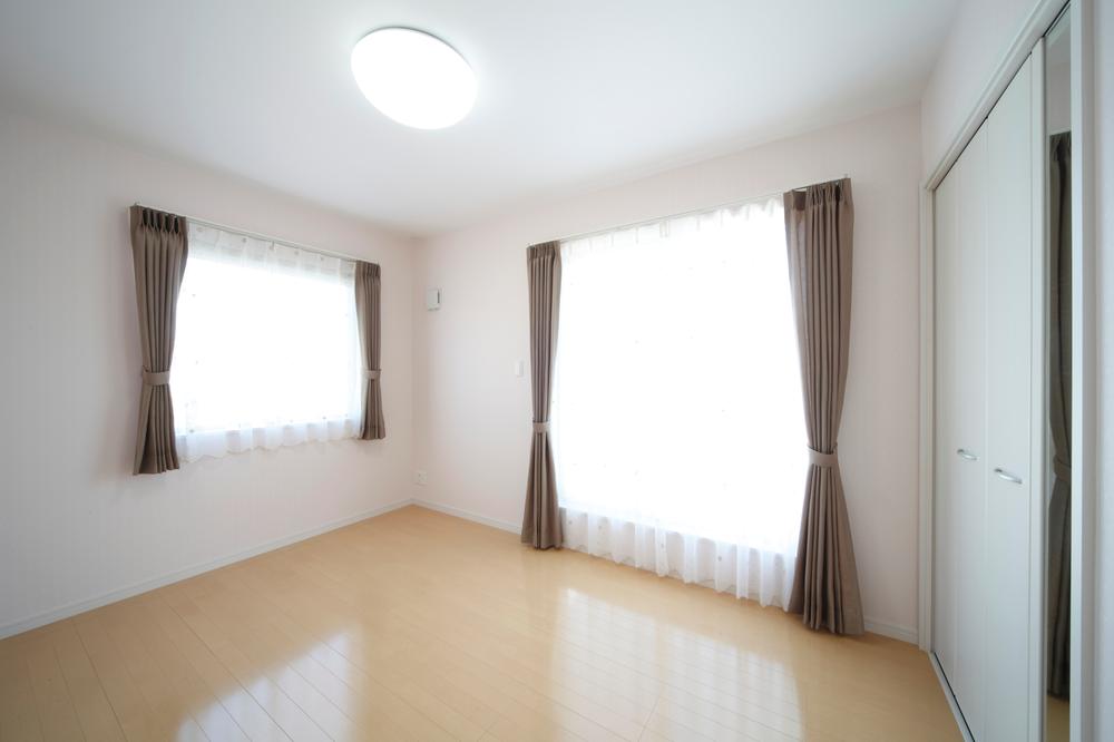 Same specifications photos (Other introspection). Same specifications photos (Western-style)