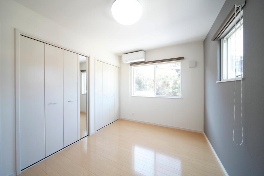 Same specifications photos (Other introspection). Same specifications photos (Western-style)