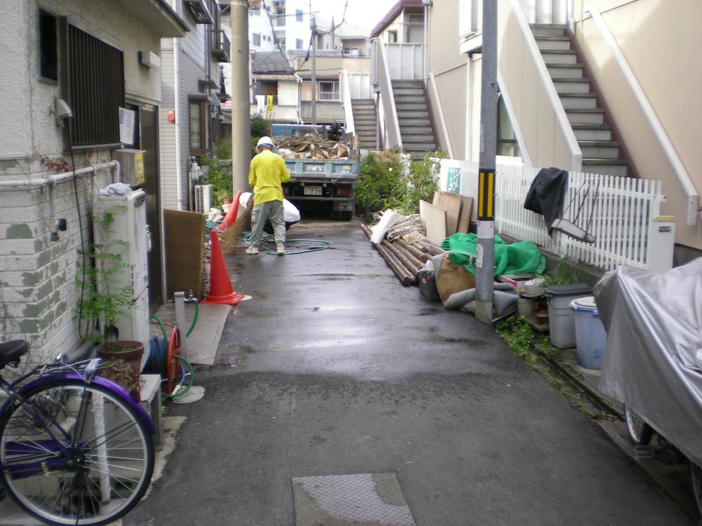 Local photos, including front road. Local (10 May 2013) Shooting