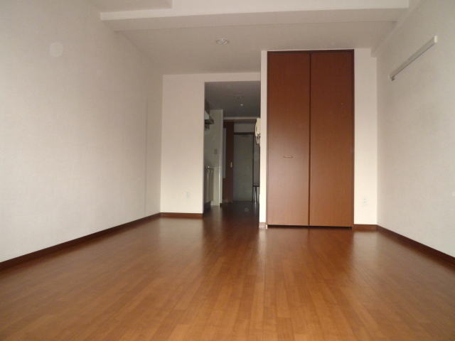 Living and room. About 9 Pledge spacious room