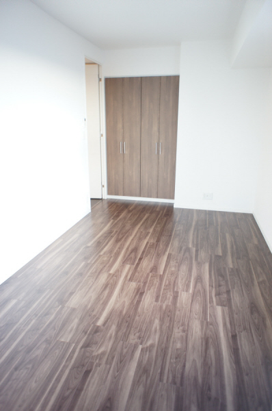 Living and room. Western-style 6.7 Pledge