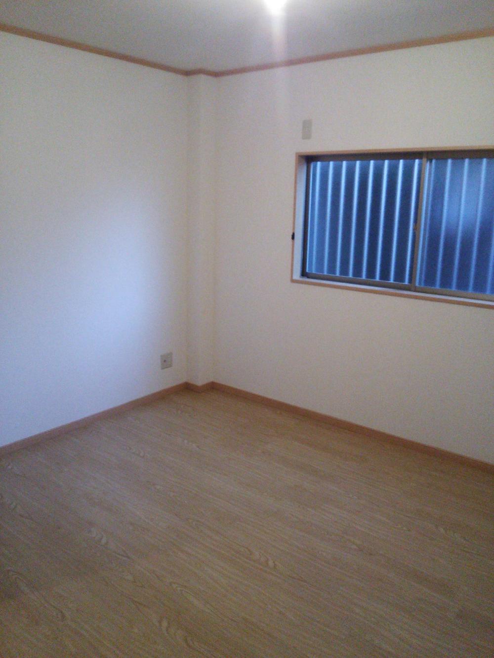 Non-living room. The first floor Western-style!