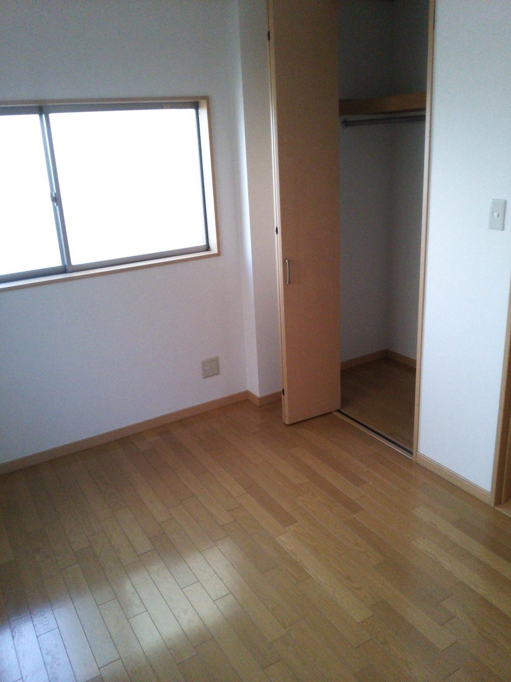 Non-living room. It is the third floor Western-style north side!