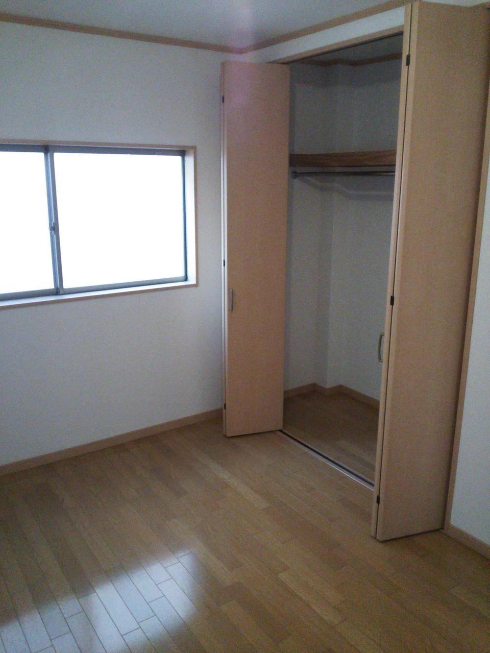 Non-living room. It is the third floor Western-style south!