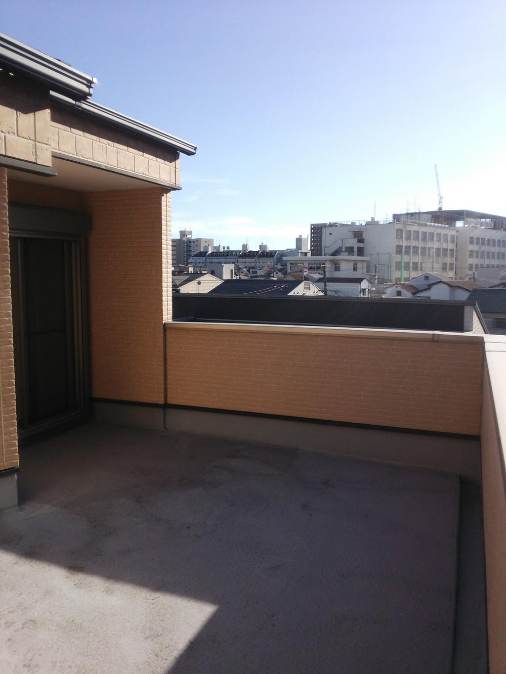 Balcony. 4 is the floor of the roof balcony!