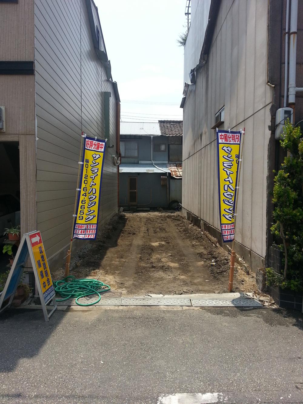 Local land photo. Local (07 May 2013) Shooting I'll take the lighting is also on the south side behind the house because two-storey
