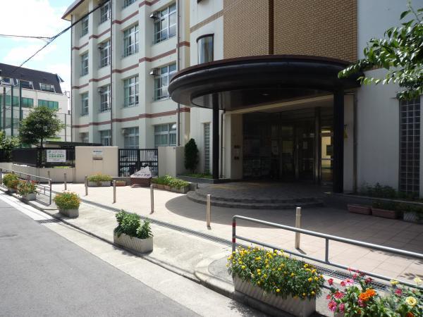 Primary school. 80m to Noda Elementary School