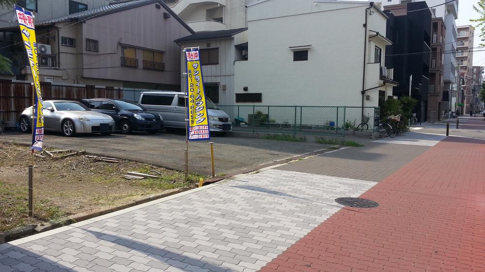 Local photos, including front road. Local (08 May 2013) Shooting