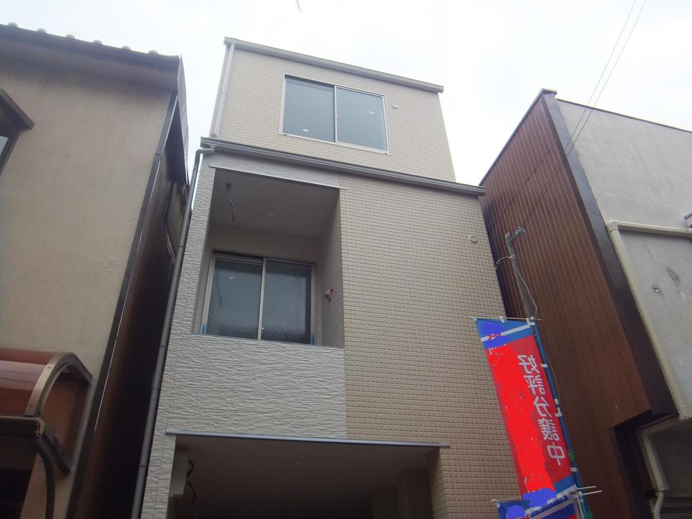 Local appearance photo. Local (11 May 2013) Shooting