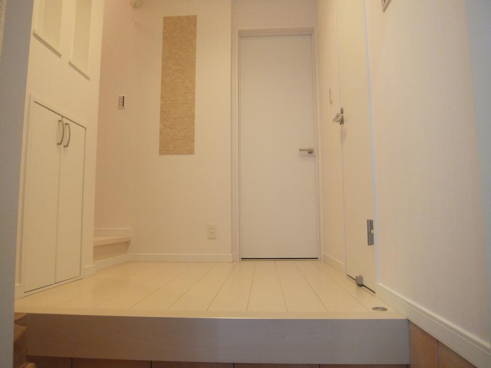 Entrance. Local (11 May 2013) Shooting