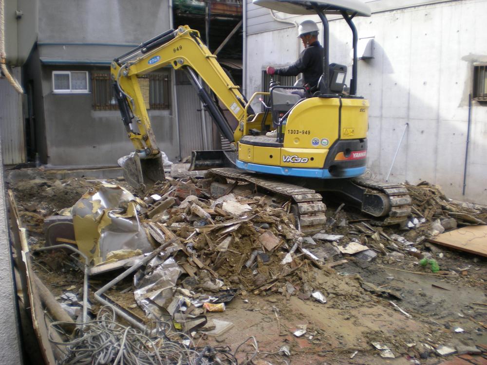 Local photos, including front road. Local appearance photo