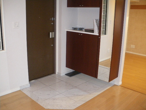 Washroom. Entrance (at the time of 2013 November shooting)