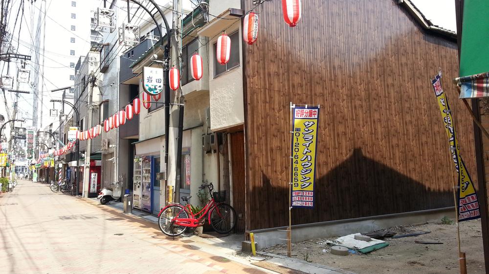 Local photos, including front road. Local (08 May 2013) Shooting