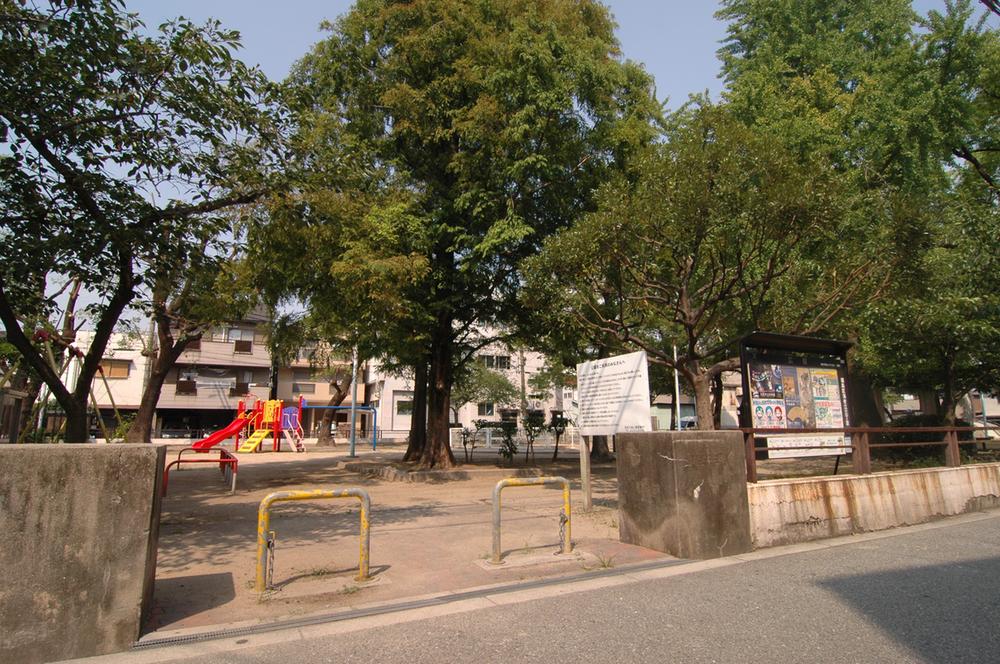 park. 150m until Ebie above park