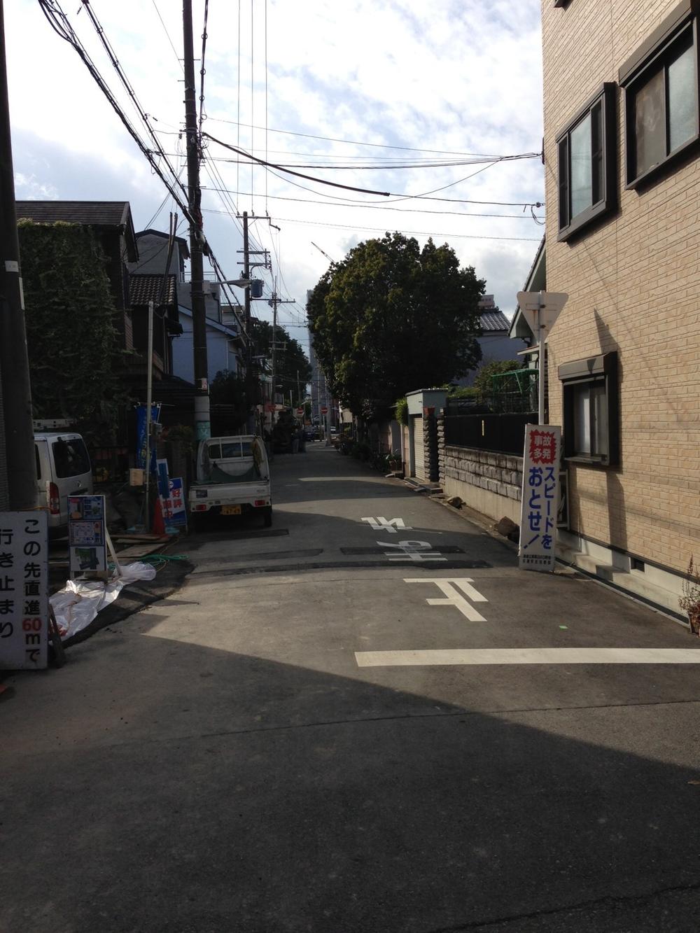 Local photos, including front road. Contact road six meters (west face) 2013 December 20, shooting