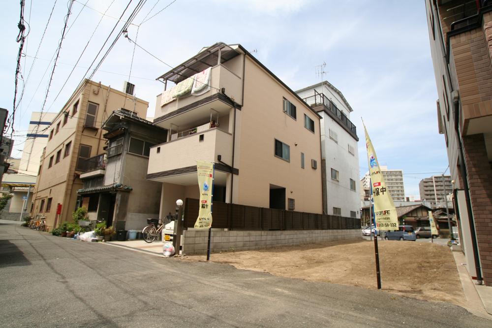 Local appearance photo. It becomes the subdivision of the north-south road on both sides.  South, Per day from the south over the future for dedicated passage is assured.  It is recommended for those who are looking at the day-oriented!