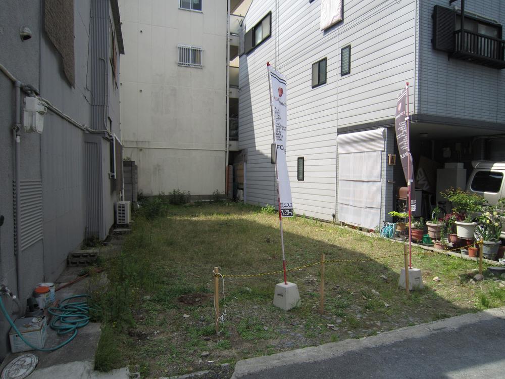 Other local. It is a good location of "imazato station" 3-minute walk.