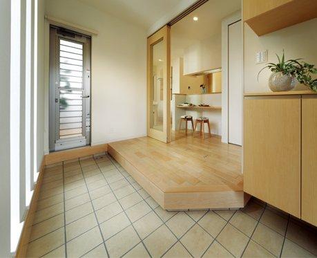 Entrance. Example of construction