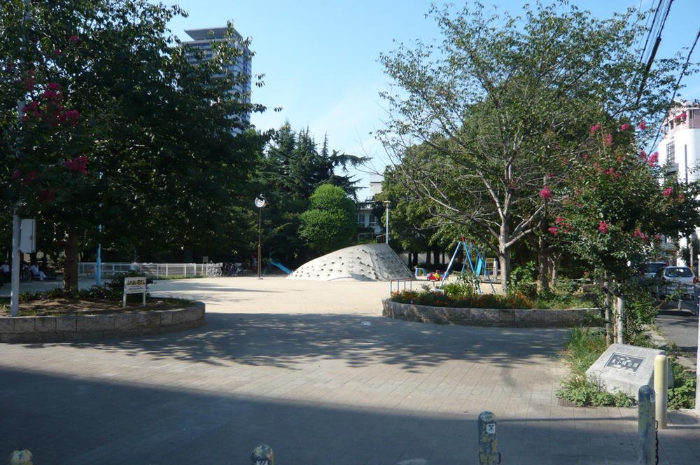 park. 400m until Higashiobase park